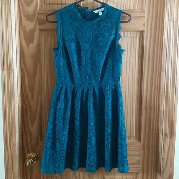 Speechless fit & flare dress (L) Speechless fit & flare dress (L)